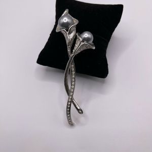 Beautiful calla Lilly silver tone faux pearl rhinestone brooch large estate